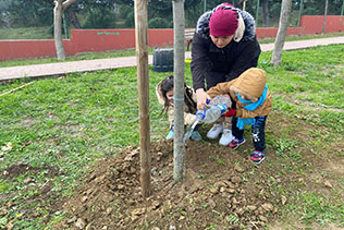 KÂĞITHANE’DE HER DOĞAN BEBEĞE BİR AĞAÇ PROJESİ DEVAM EDİYOR